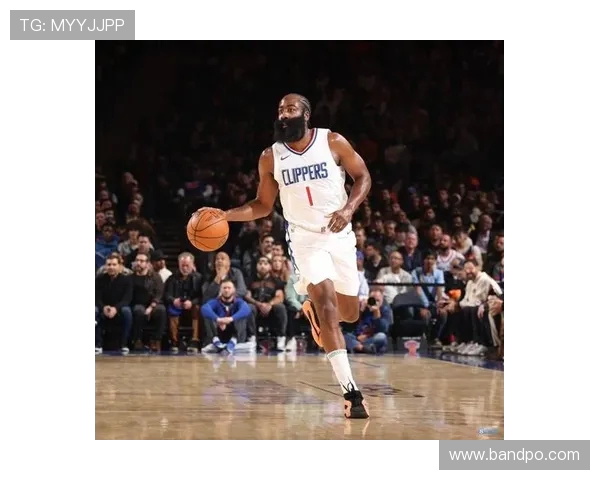 八年前今天哈登惊艳全场晃倒韦斯利约翰逊的经典瞬间回顾