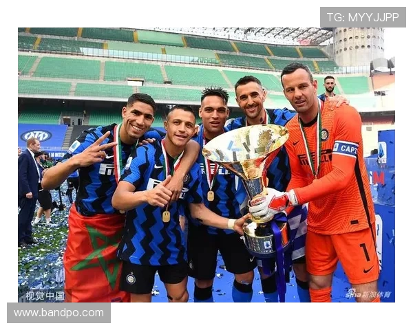 国米官方社交媒体祝贺意大利短道速滑队荣获混合接力冠军荣耀